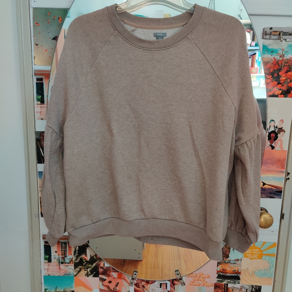 Beige sweatshirt